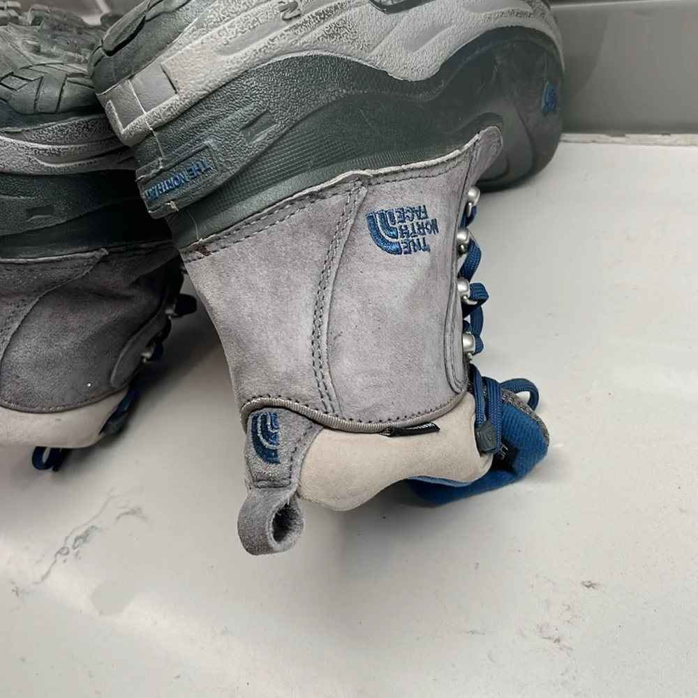 The North Face Kids (Big Kid) 4‎ Grey Rounded-toe Snow Boots